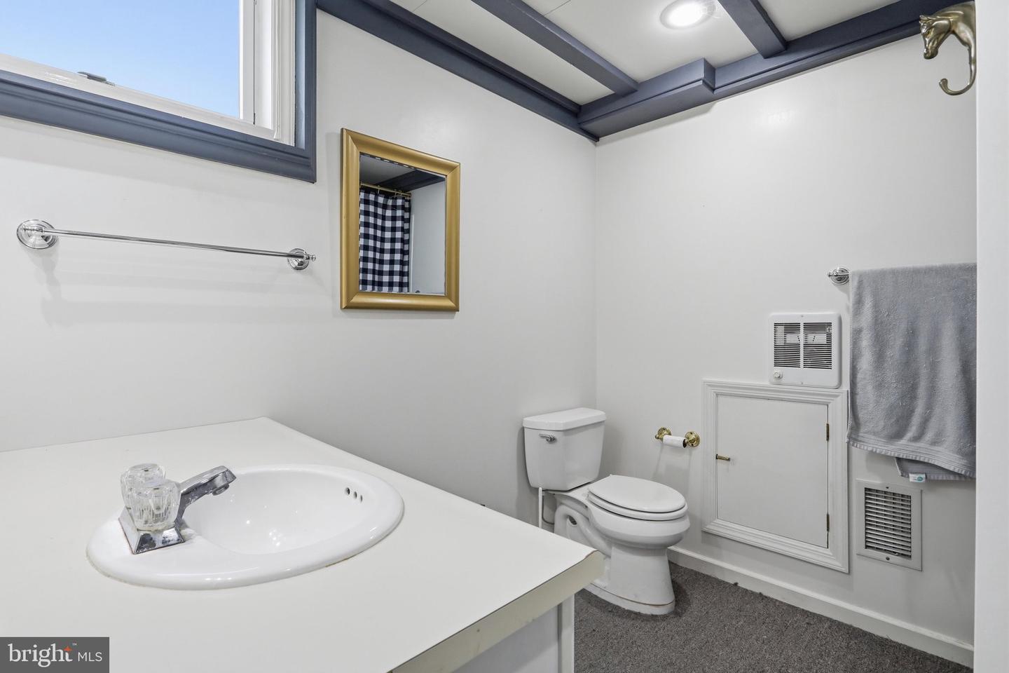 1565 Beacon St Property Photo 33