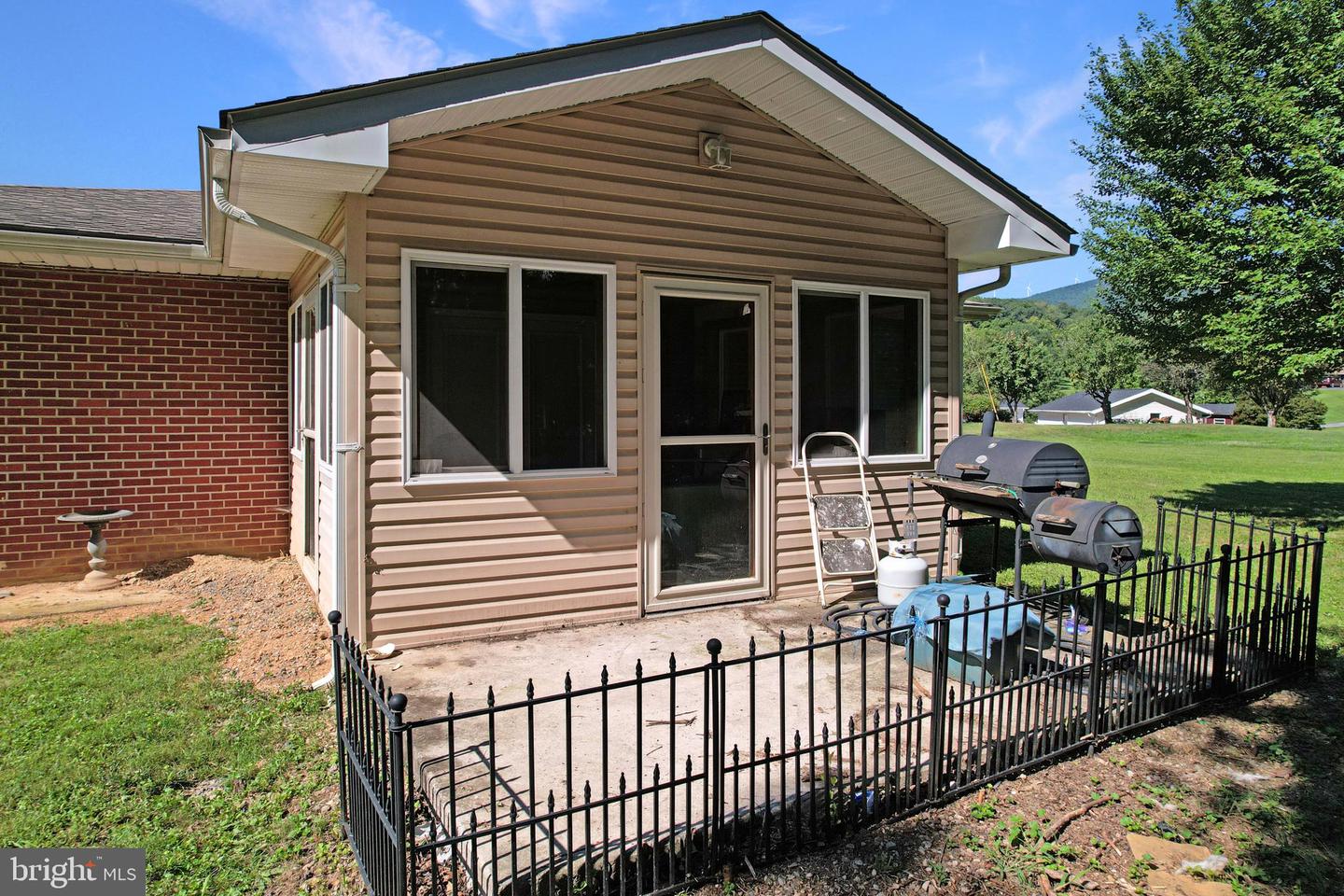 37 Treely Ter Property Photo 3