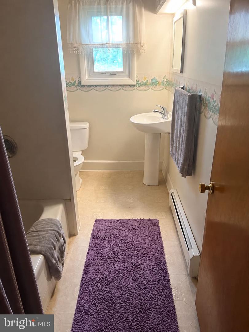 244 Springfield St Property Photo 4