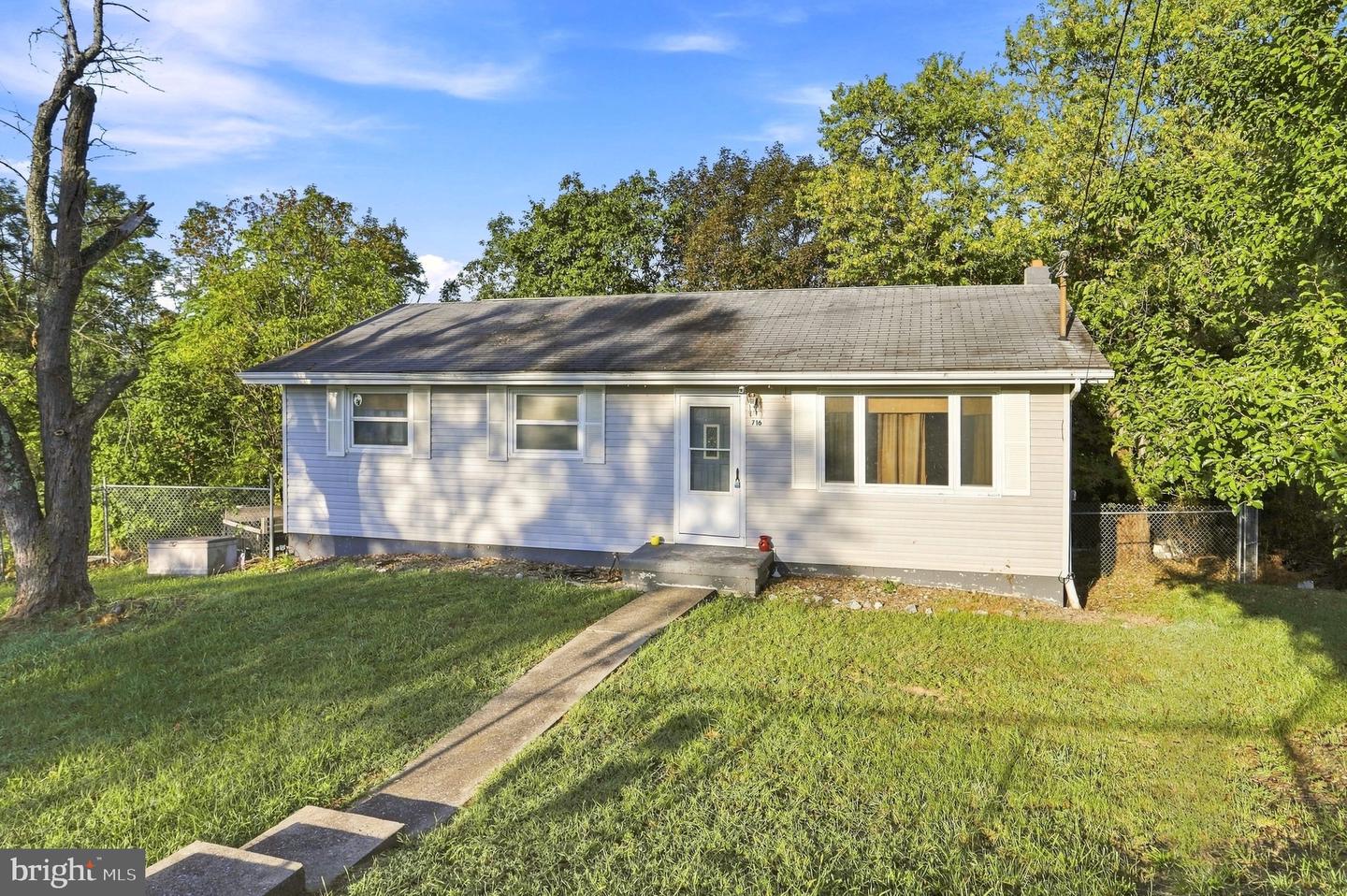 716 Fountainhead Dr Property Photo 1