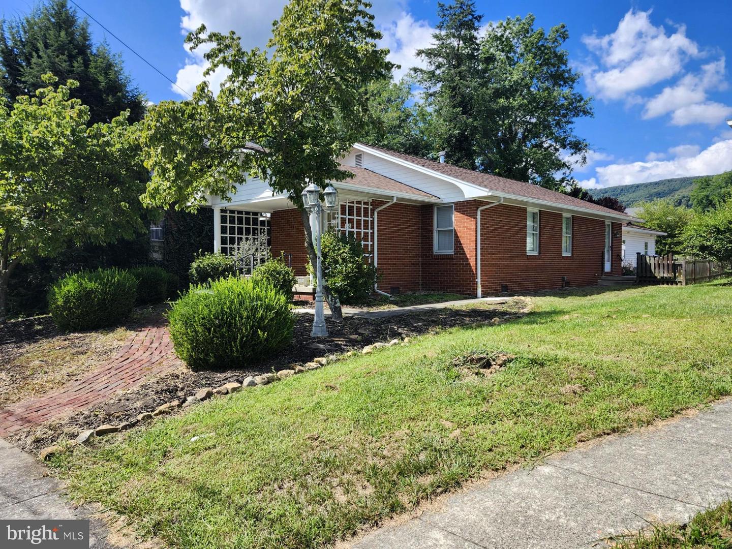 166 S A St Property Photo 1