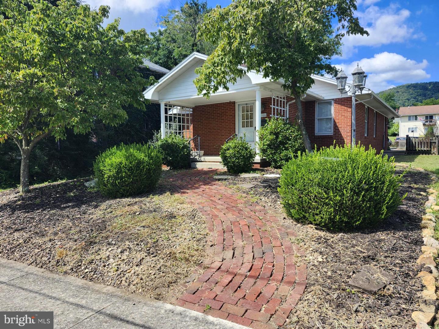 166 S A St Property Photo 2