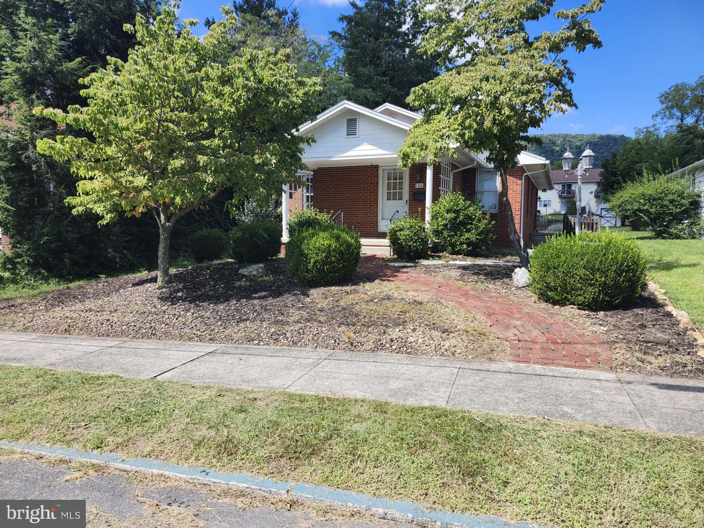 166 S A St Property Photo 5