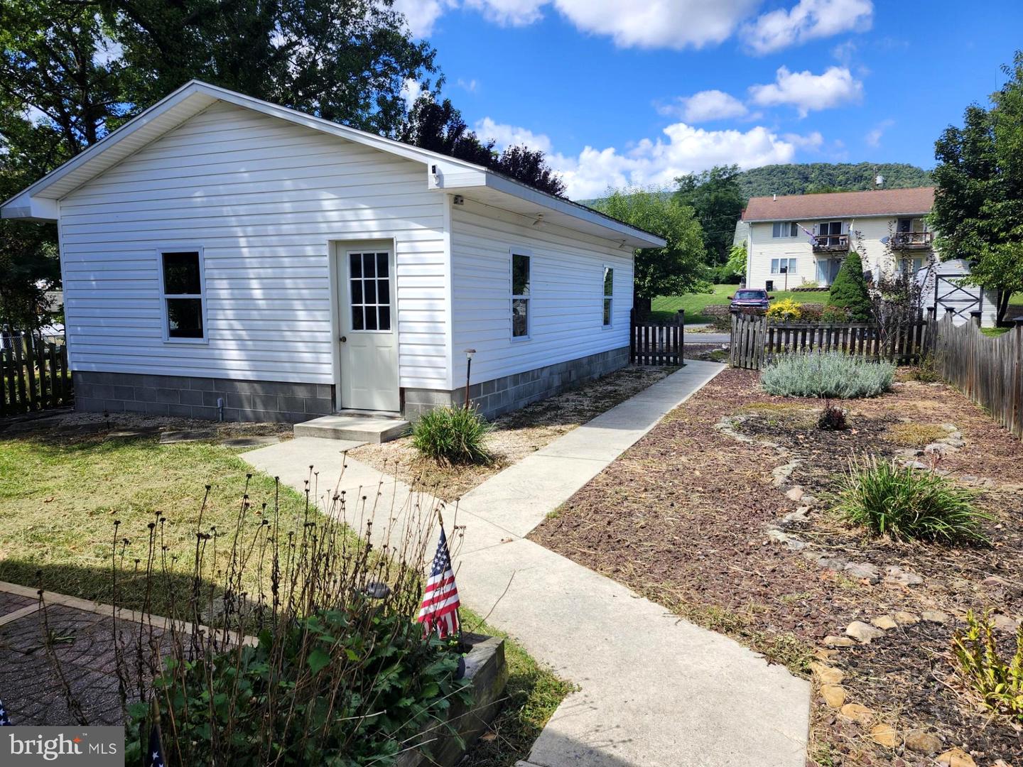 166 S A St Property Photo 7