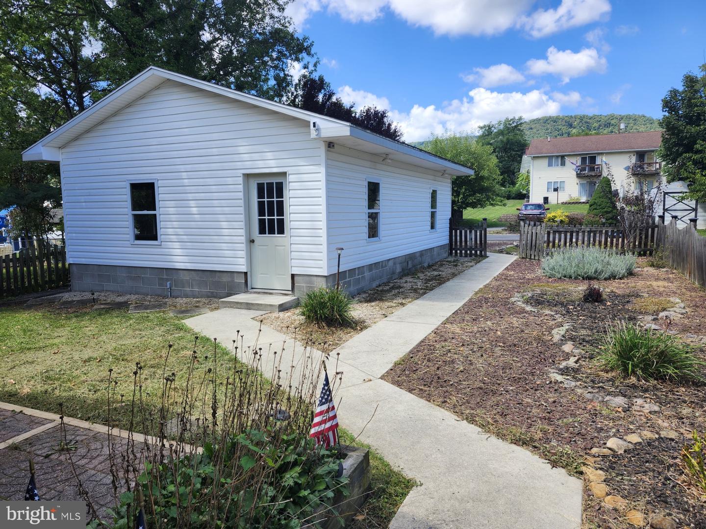 166 S A St Property Photo 11