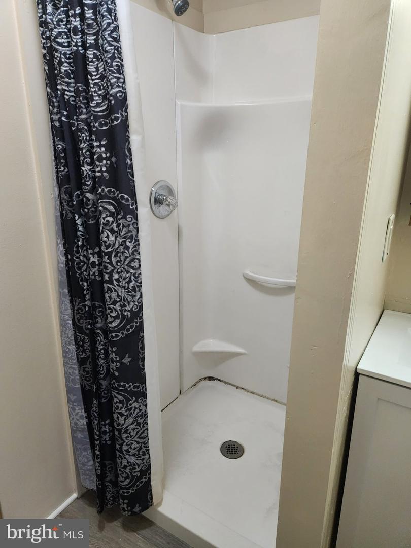 130 Spring St Property Photo 9