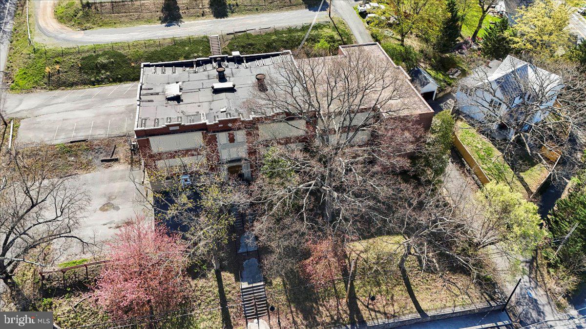 187 S Green St Property Photo 4