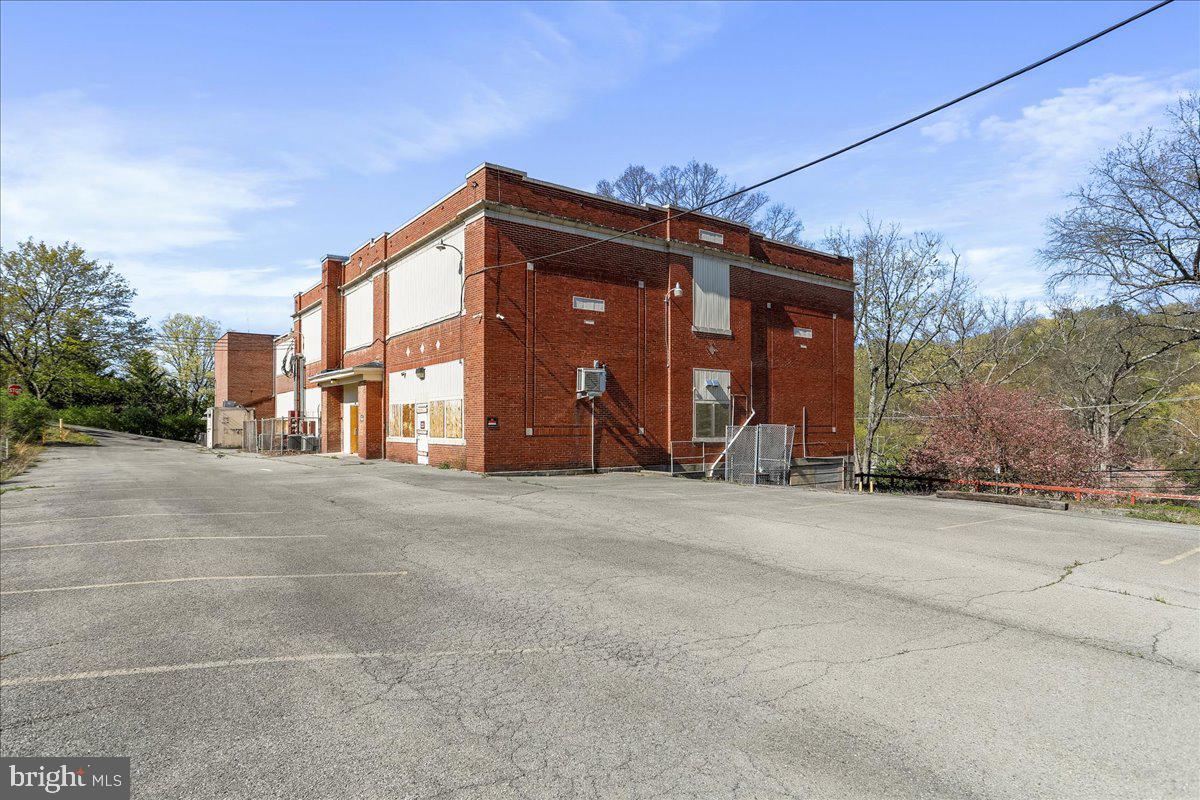 187 S Green St Property Photo 10
