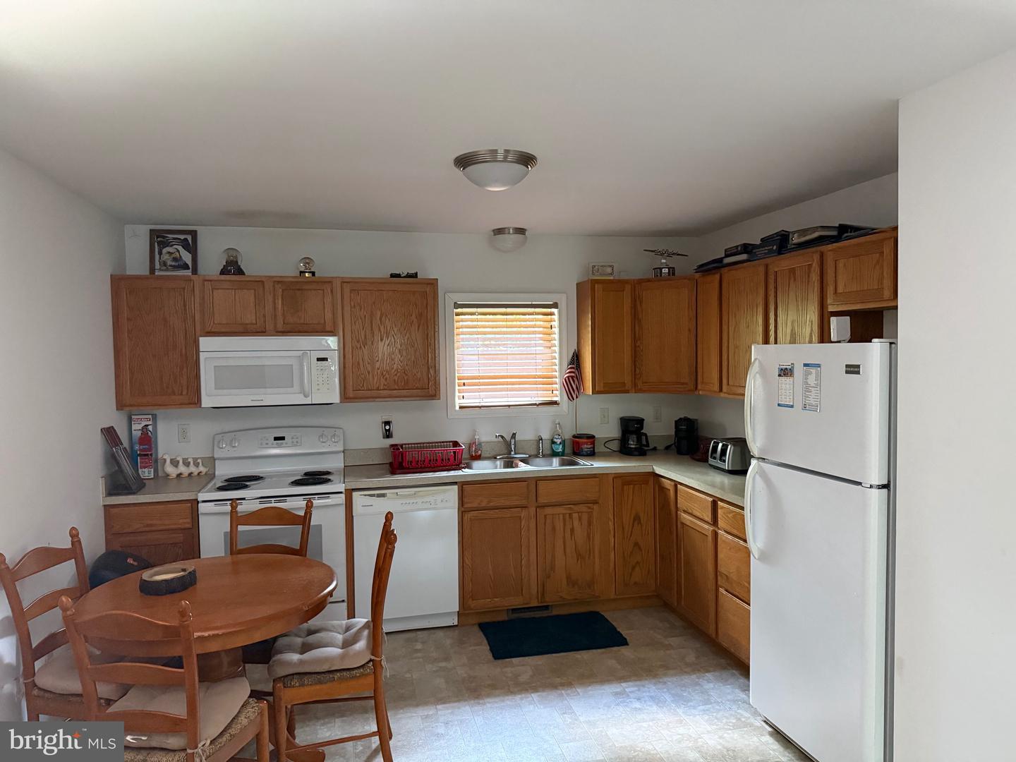 722 Oak Hill Rd Property Photo 2