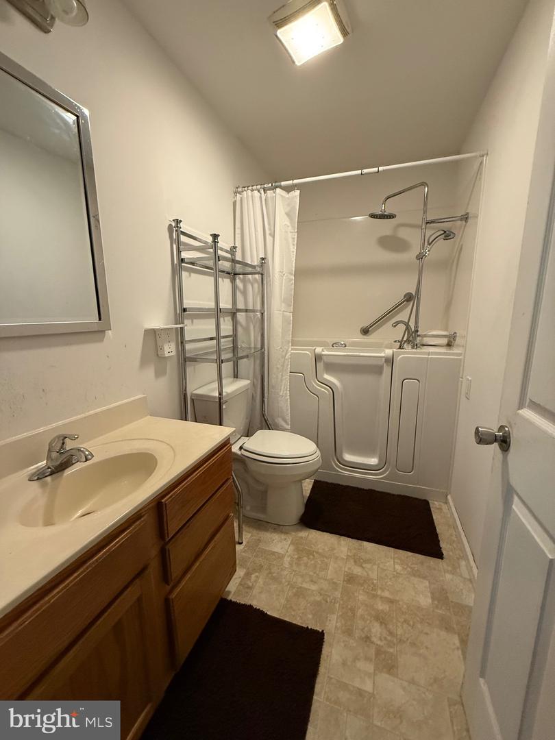 722 Oak Hill Rd Property Photo 7