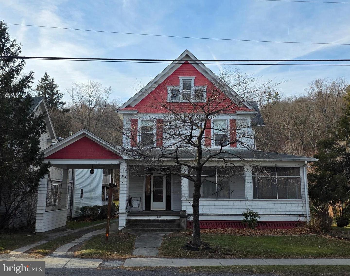 318 S Washington St Property Photo 1