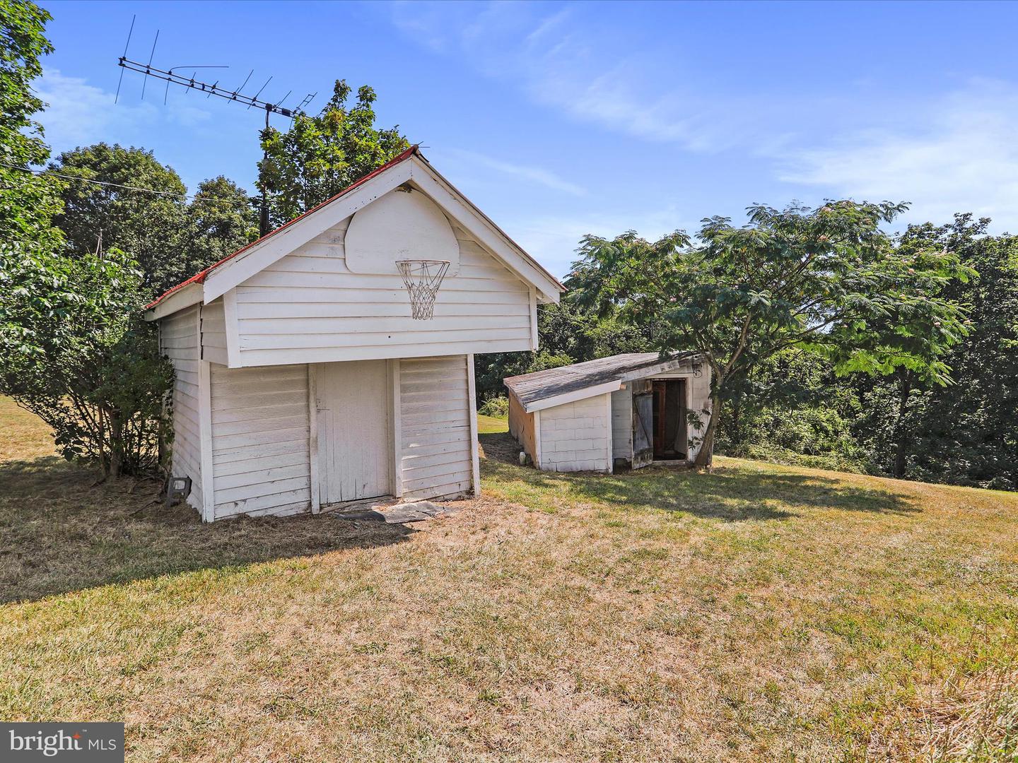 1048 Fairview Dr Property Photo 31