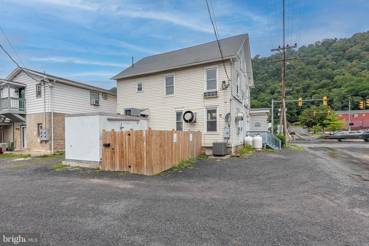 174 N Washington St Property Photo 7