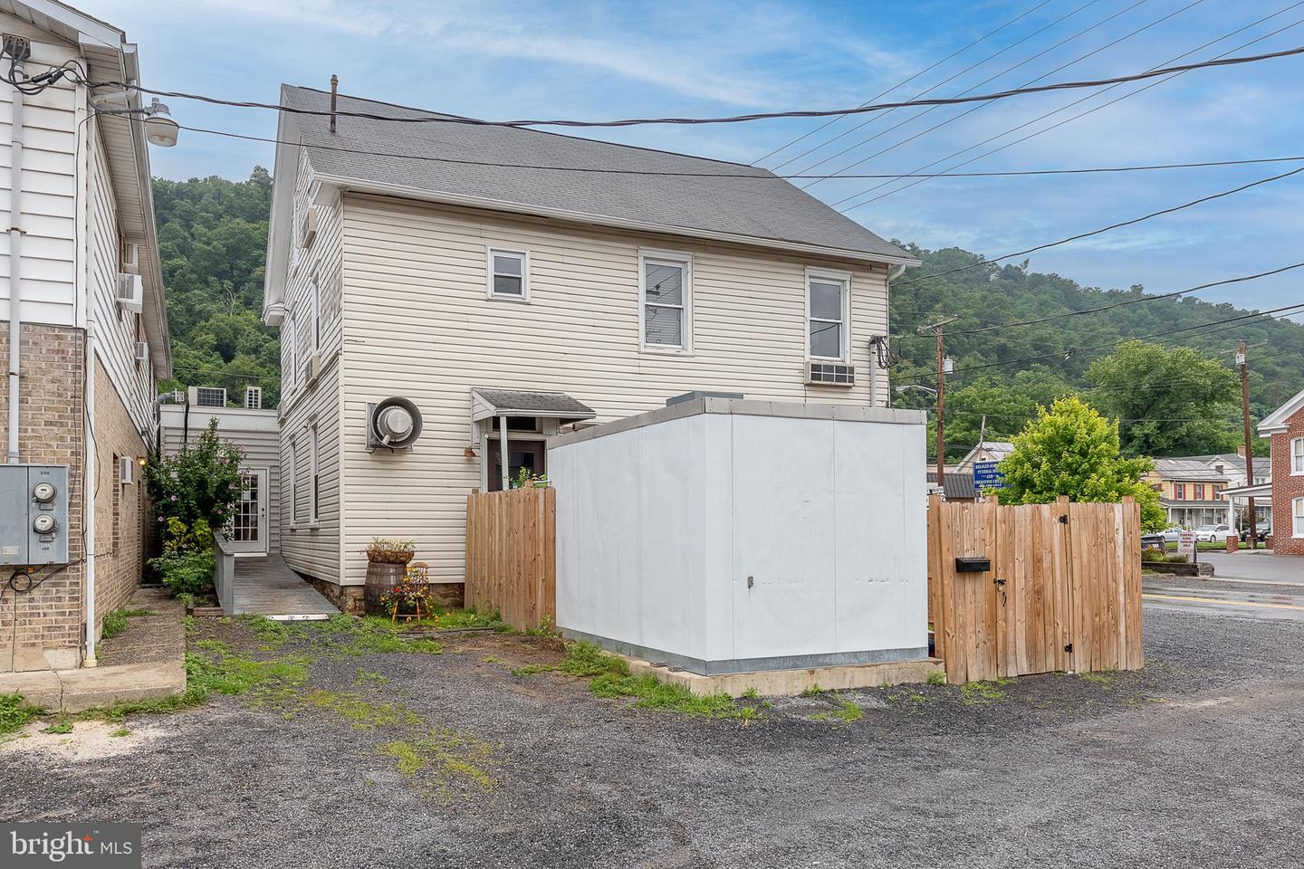 174 N Washington St Property Photo 8