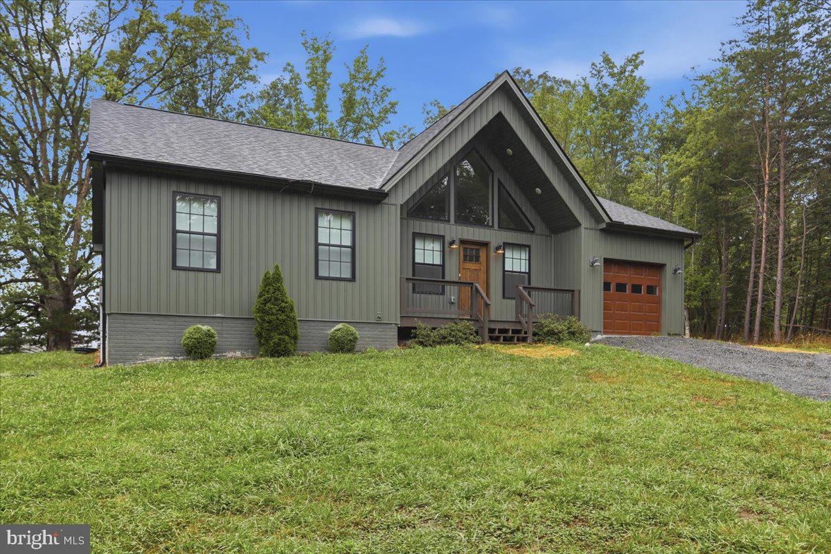 124 Medford Ln Property Photo 4