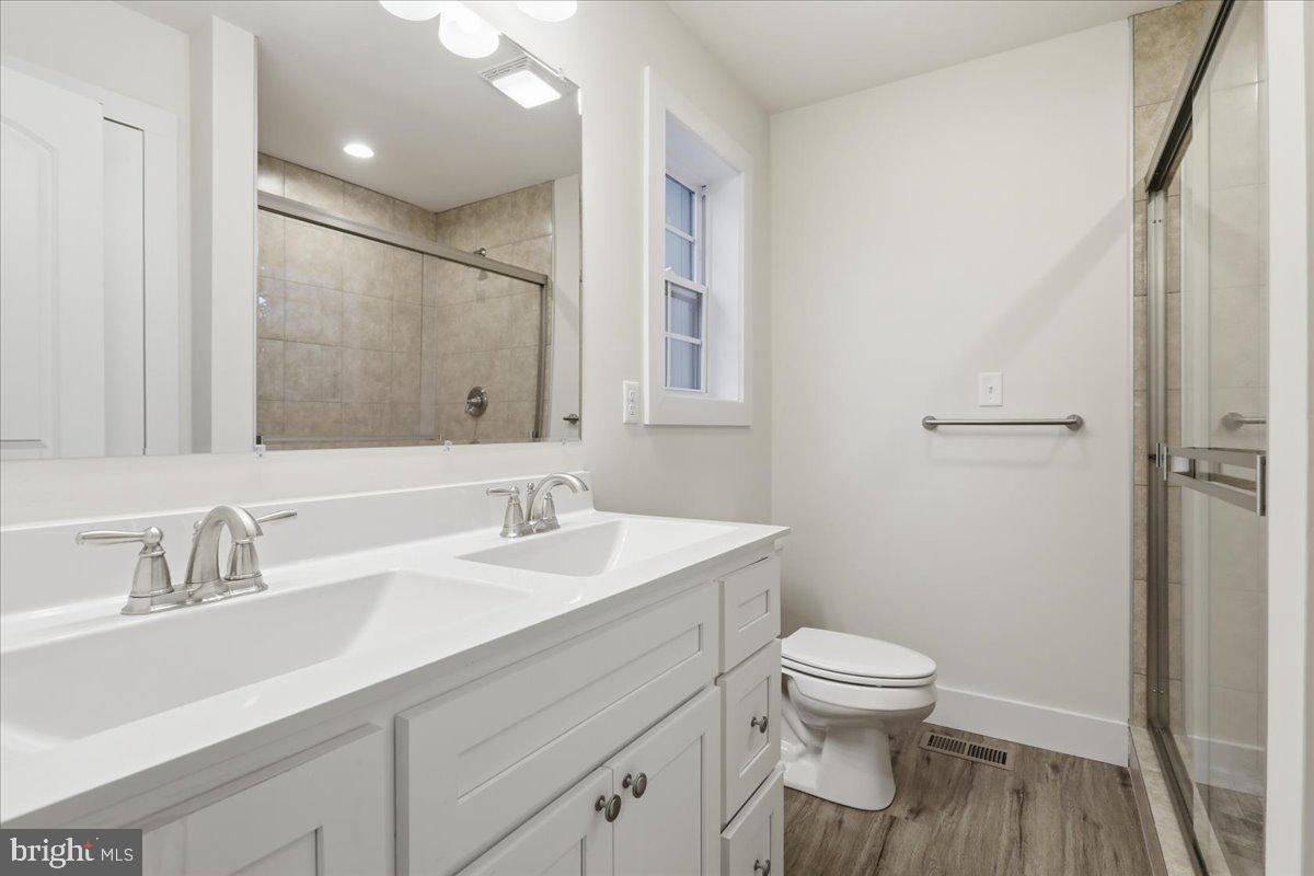 124 Medford Ln Property Photo 18