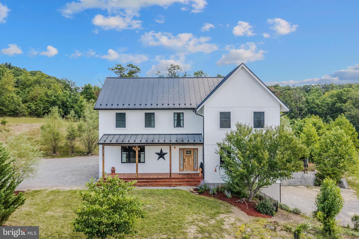 1089 Waugh Rd Property Photo 3