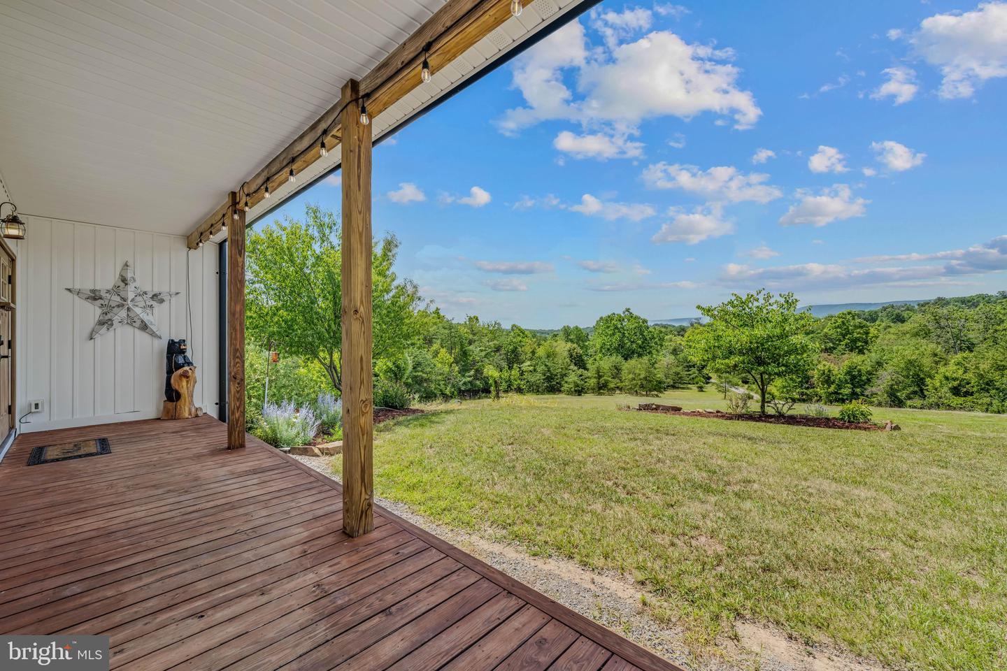 1089 Waugh Rd Property Photo 5