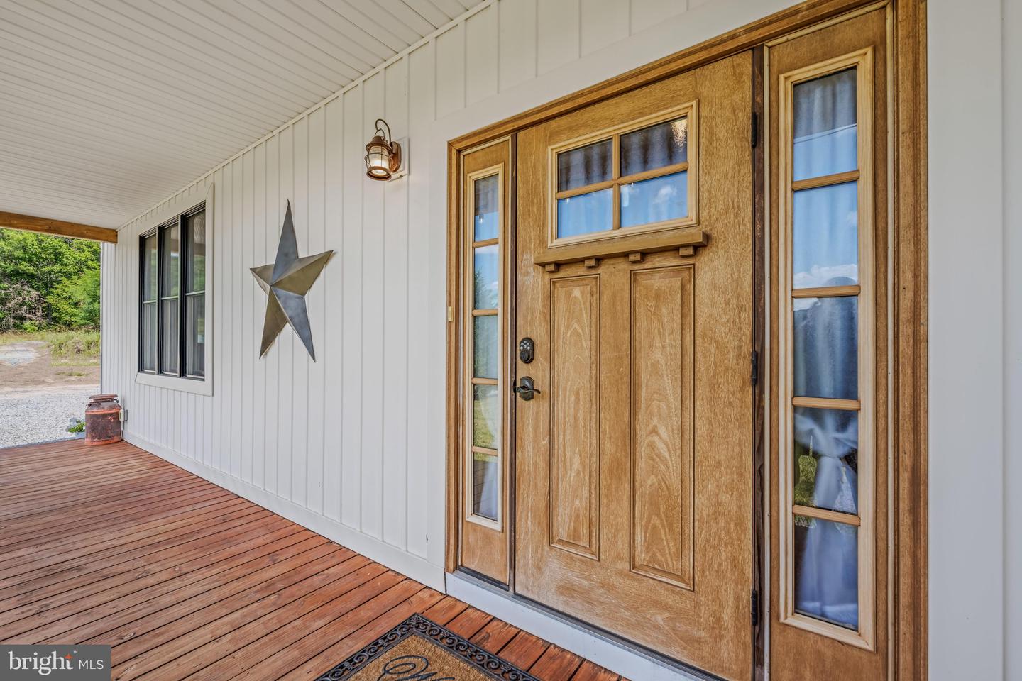 1089 Waugh Rd Property Photo 6