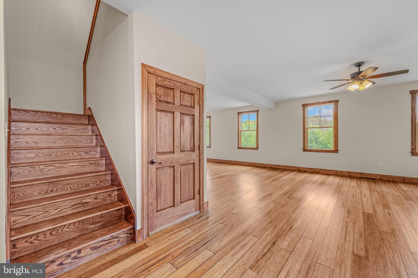 1089 Waugh Rd Property Photo 8