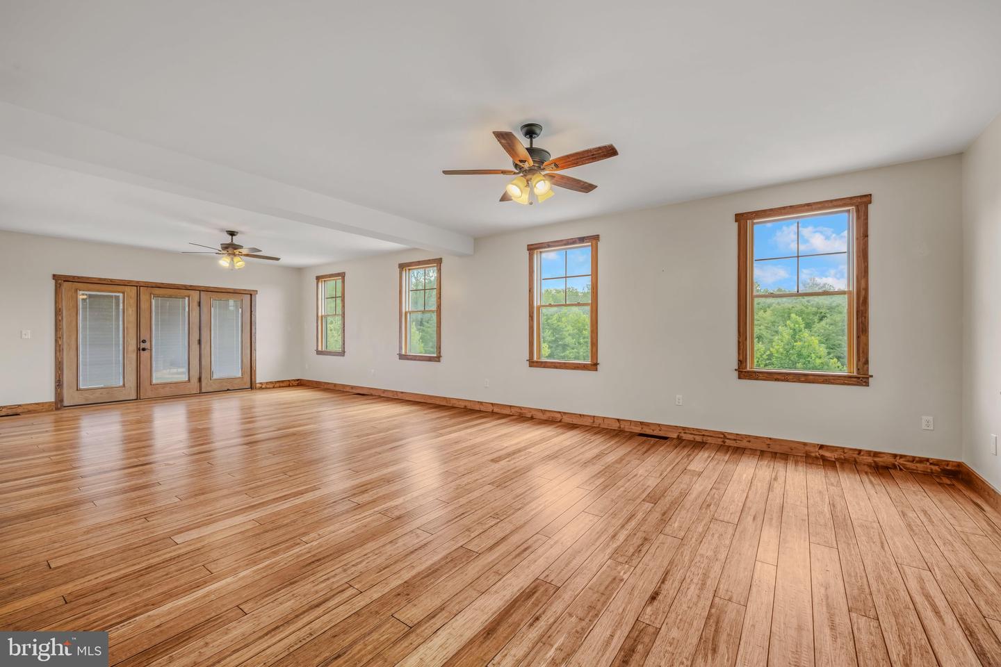 1089 Waugh Rd Property Photo 10