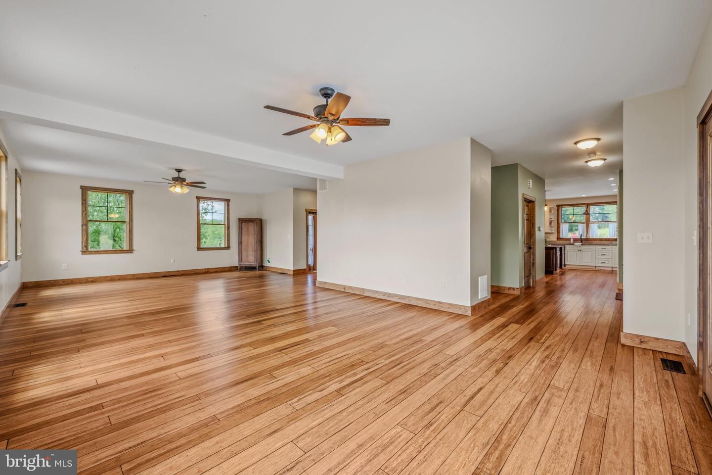 1089 Waugh Rd Property Photo 12