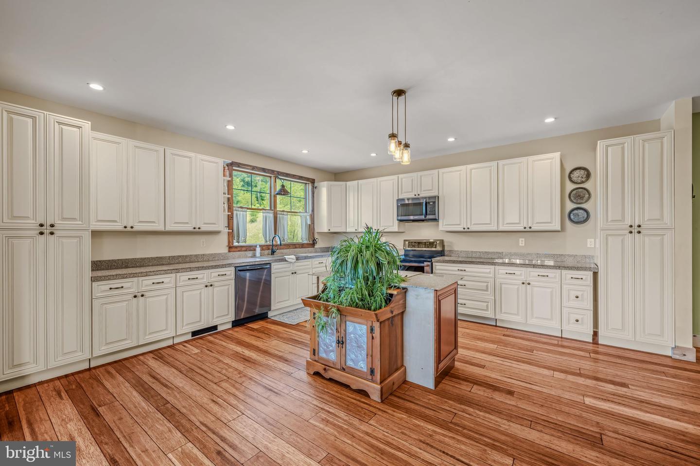 1089 Waugh Rd Property Photo 18