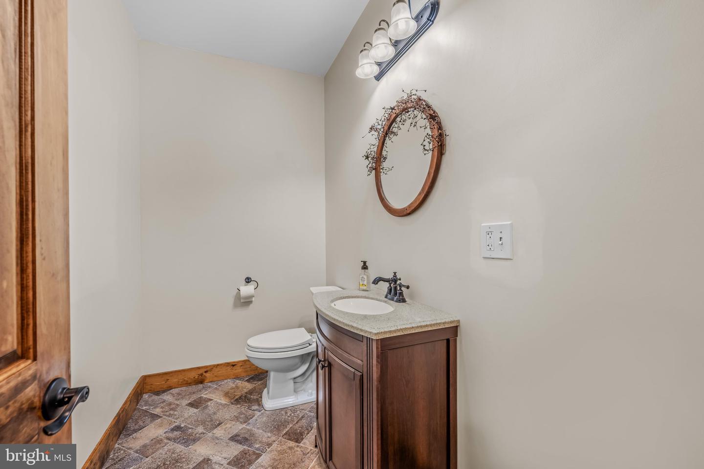 1089 Waugh Rd Property Photo 22