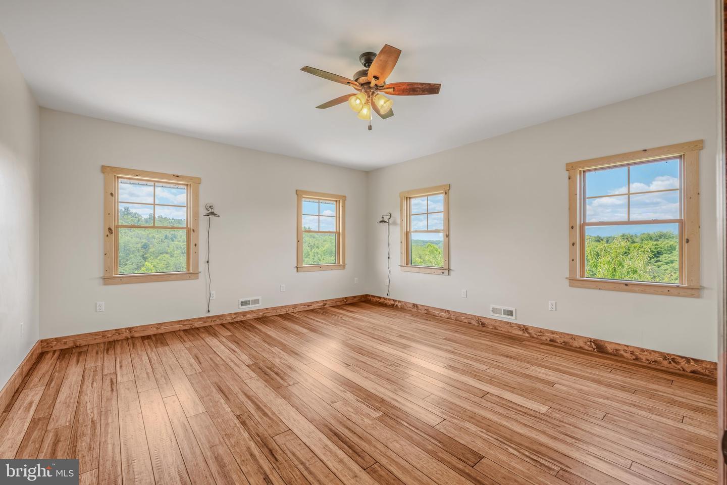 1089 Waugh Rd Property Photo 26