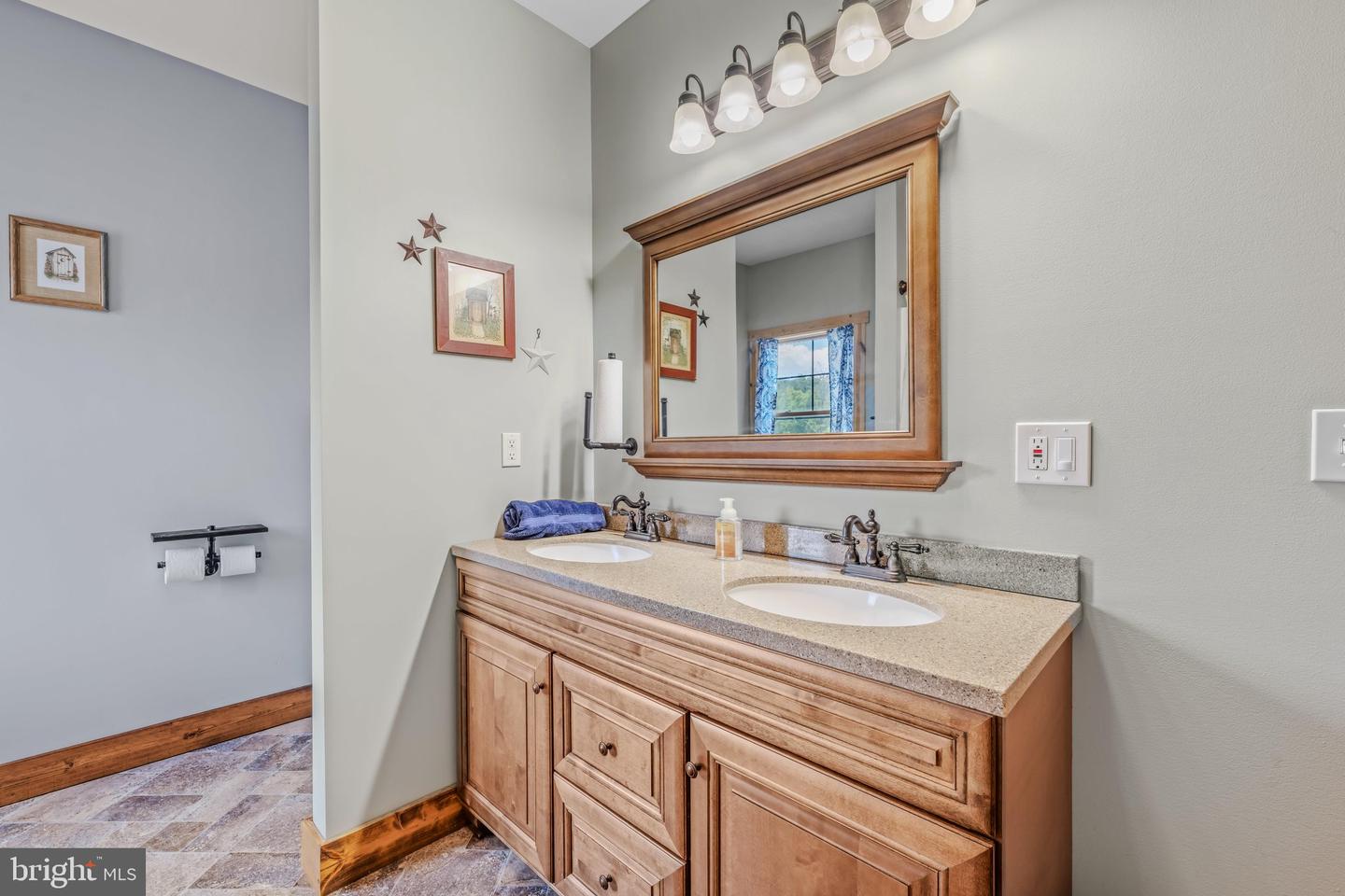 1089 Waugh Rd Property Photo 35