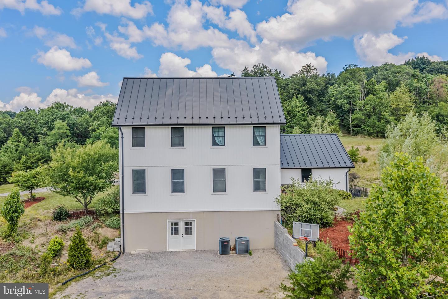 1089 Waugh Rd Property Photo 49