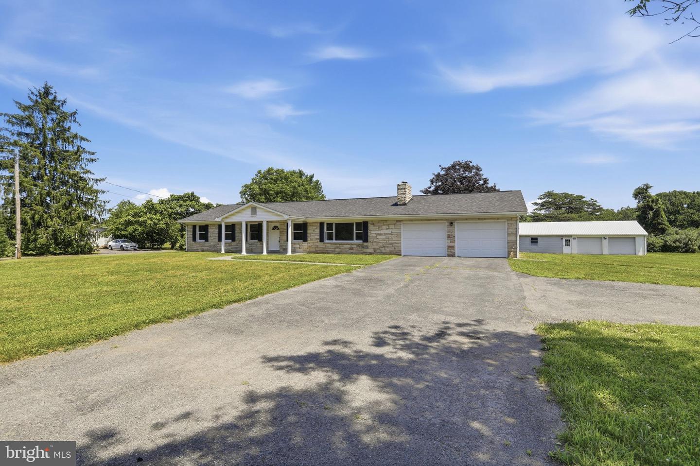11195 VALLEY RD Property Photo 1