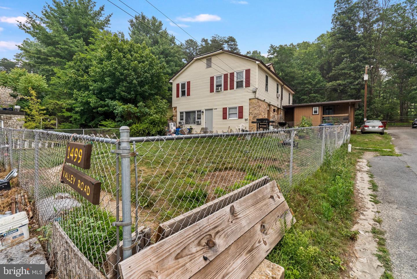 1499 VALLEY RD