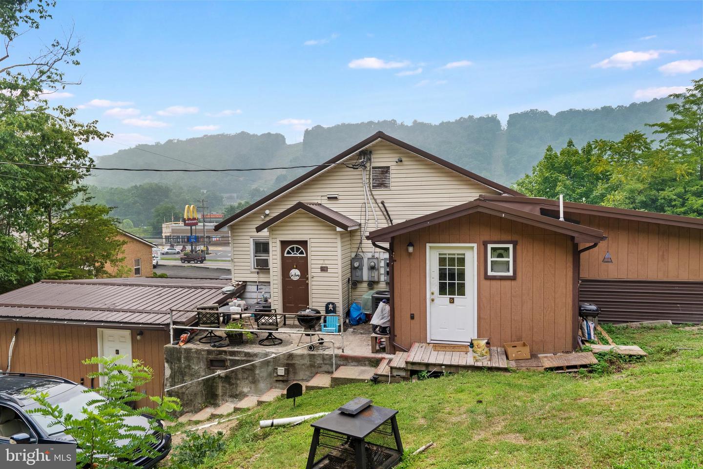 1499 Valley Rd Property Photo 10