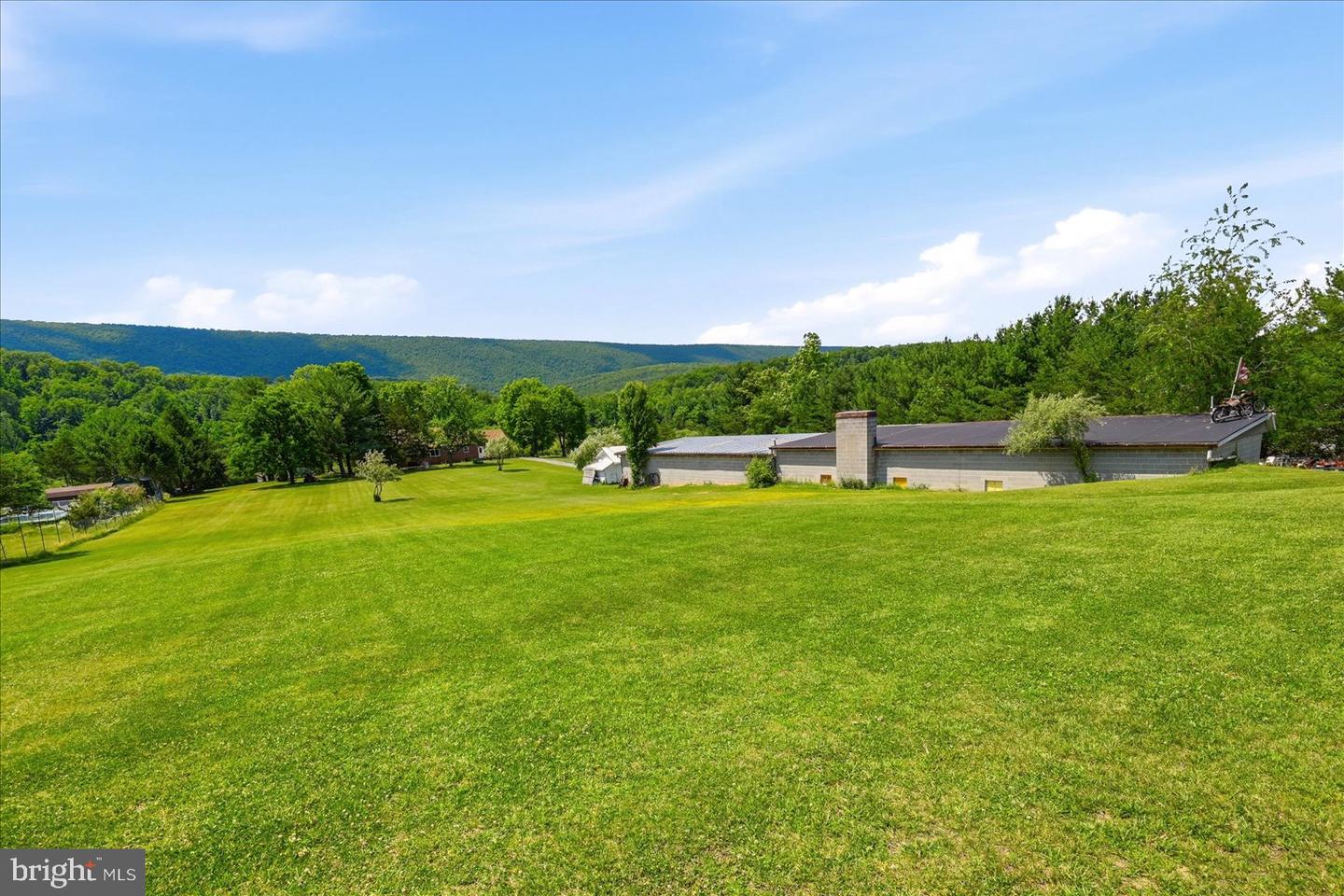 9581 Valley Rd Property Photo 5