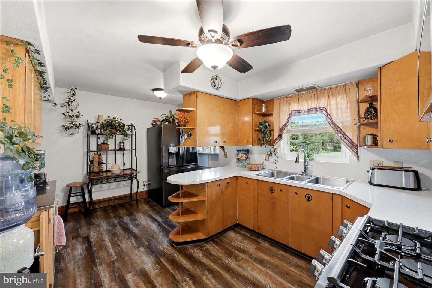 9581 Valley Rd Property Photo 11