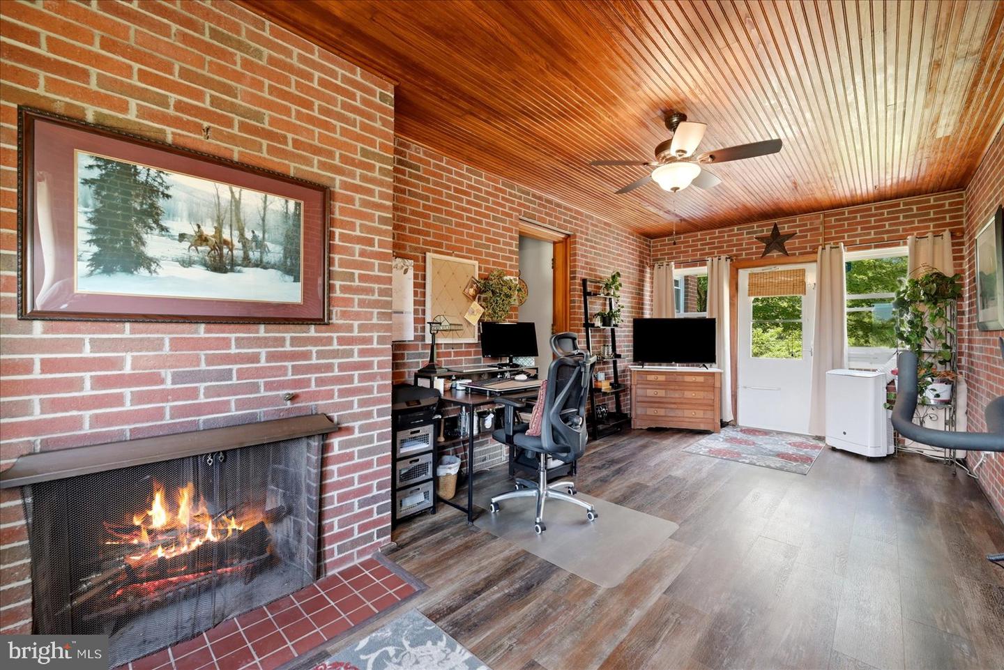 9581 Valley Rd Property Photo 14