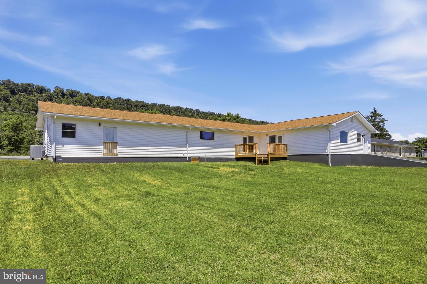 11223 Valley Rd Property Photo 3
