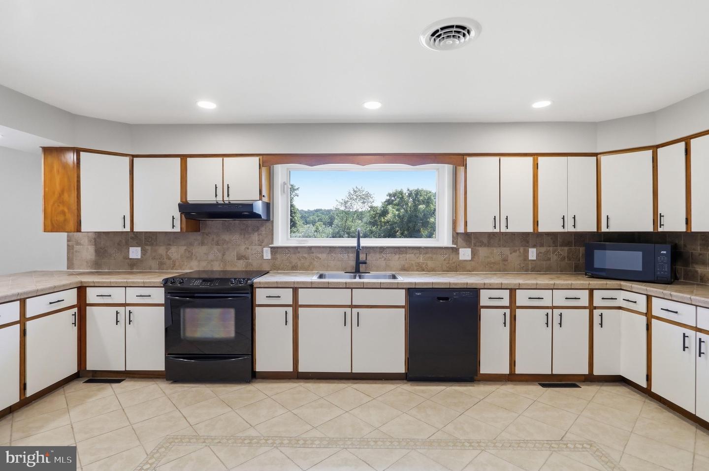 11223 Valley Rd Property Photo 12