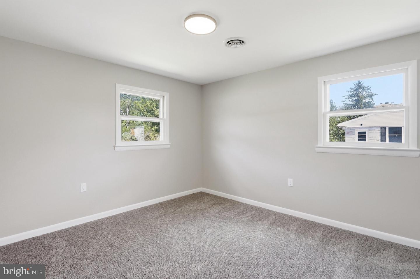 11223 Valley Rd Property Photo 28
