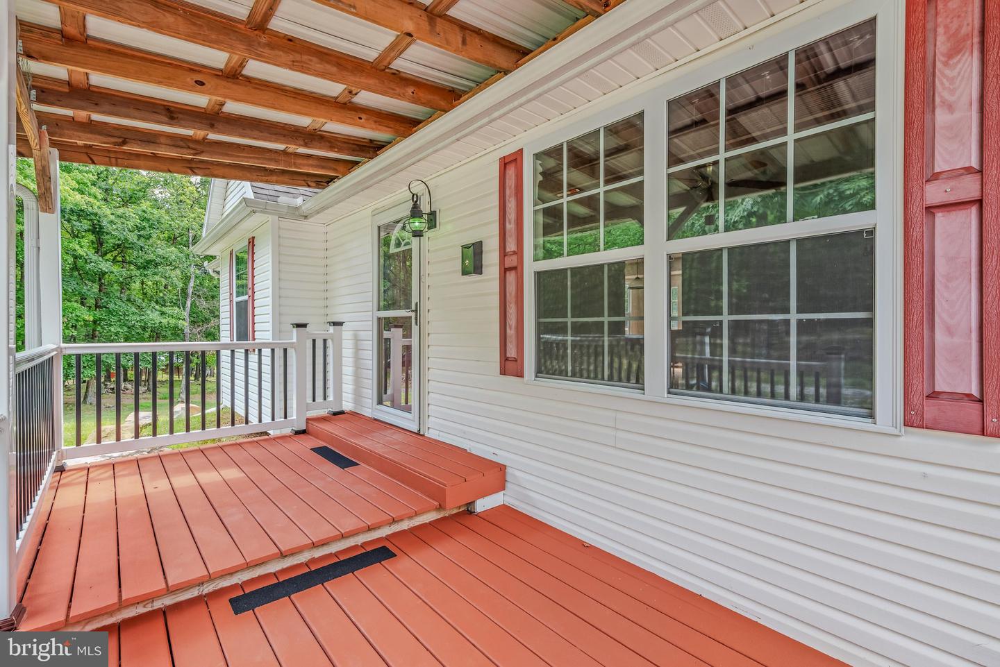 37 Paynes Ln Property Photo 6