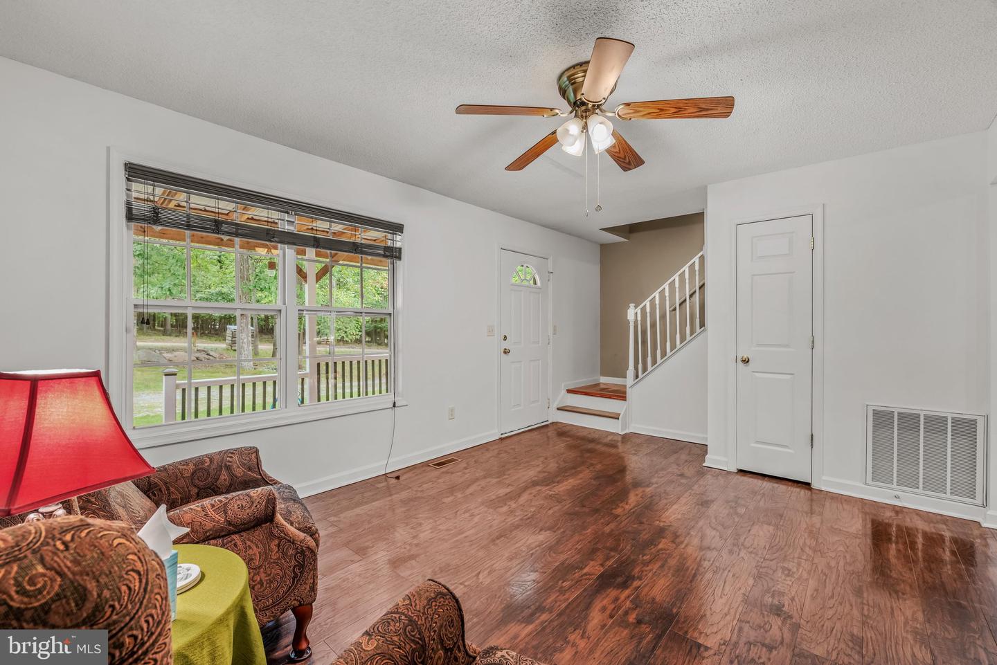 37 Paynes Ln Property Photo 8