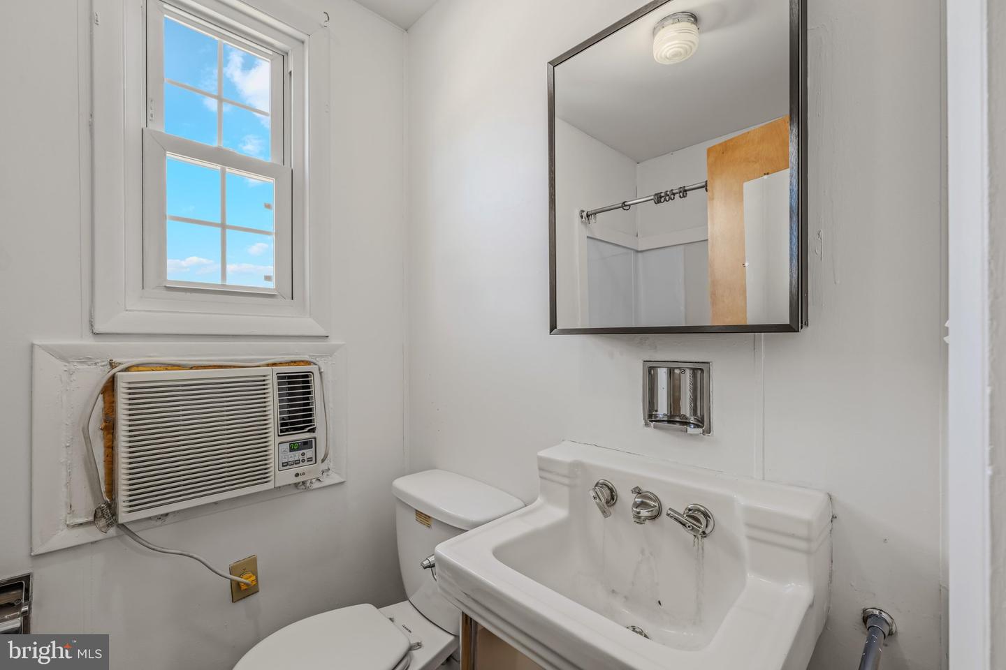 268 Wilkes St #1 Property Photo 19