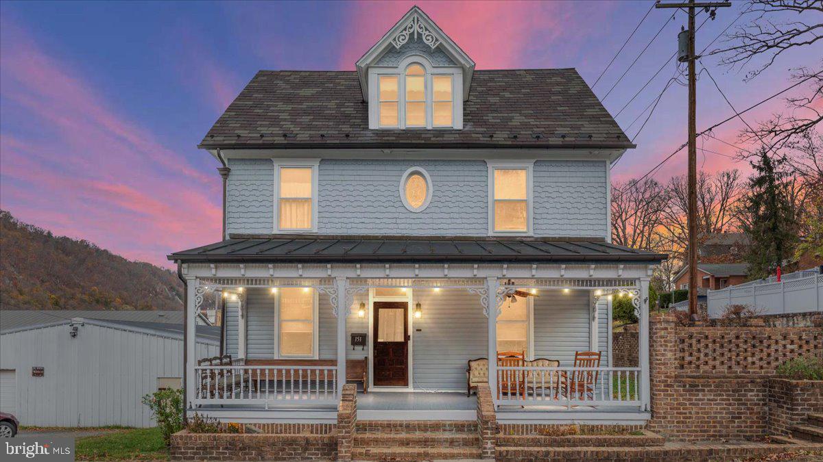 151 E Fairfax St Property Photo 1
