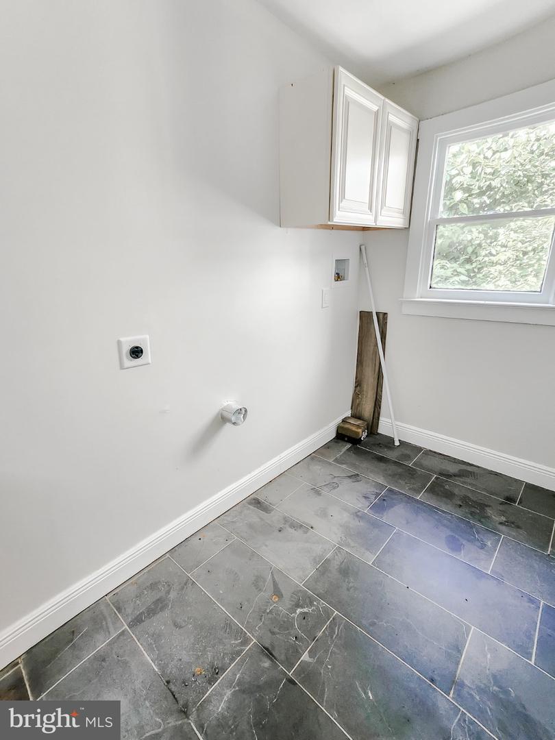 3273 Valley Rd Property Photo 12