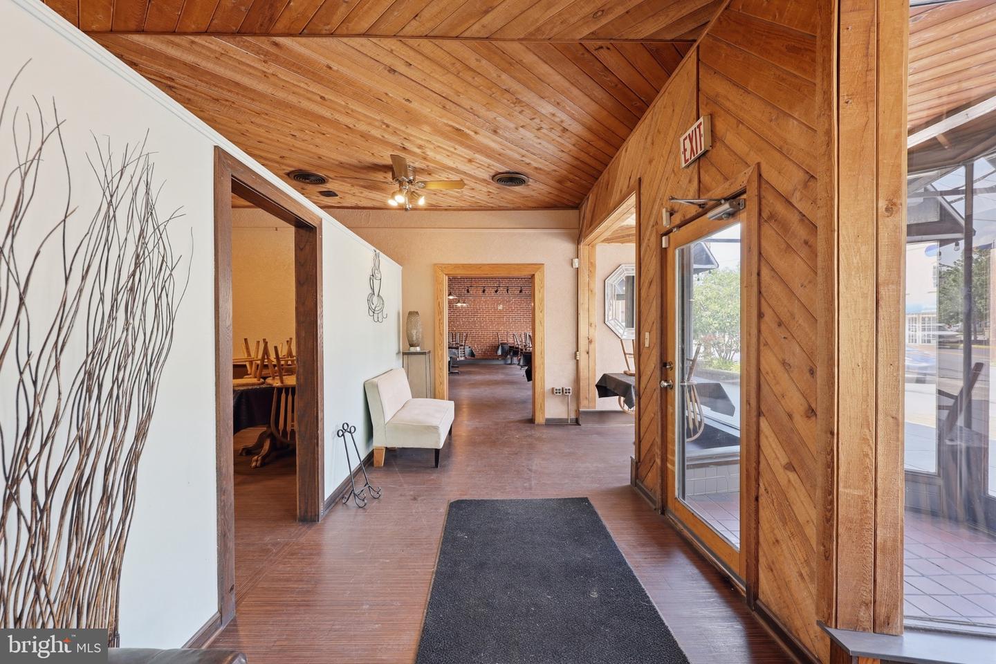 33 Washington St N Property Photo 7