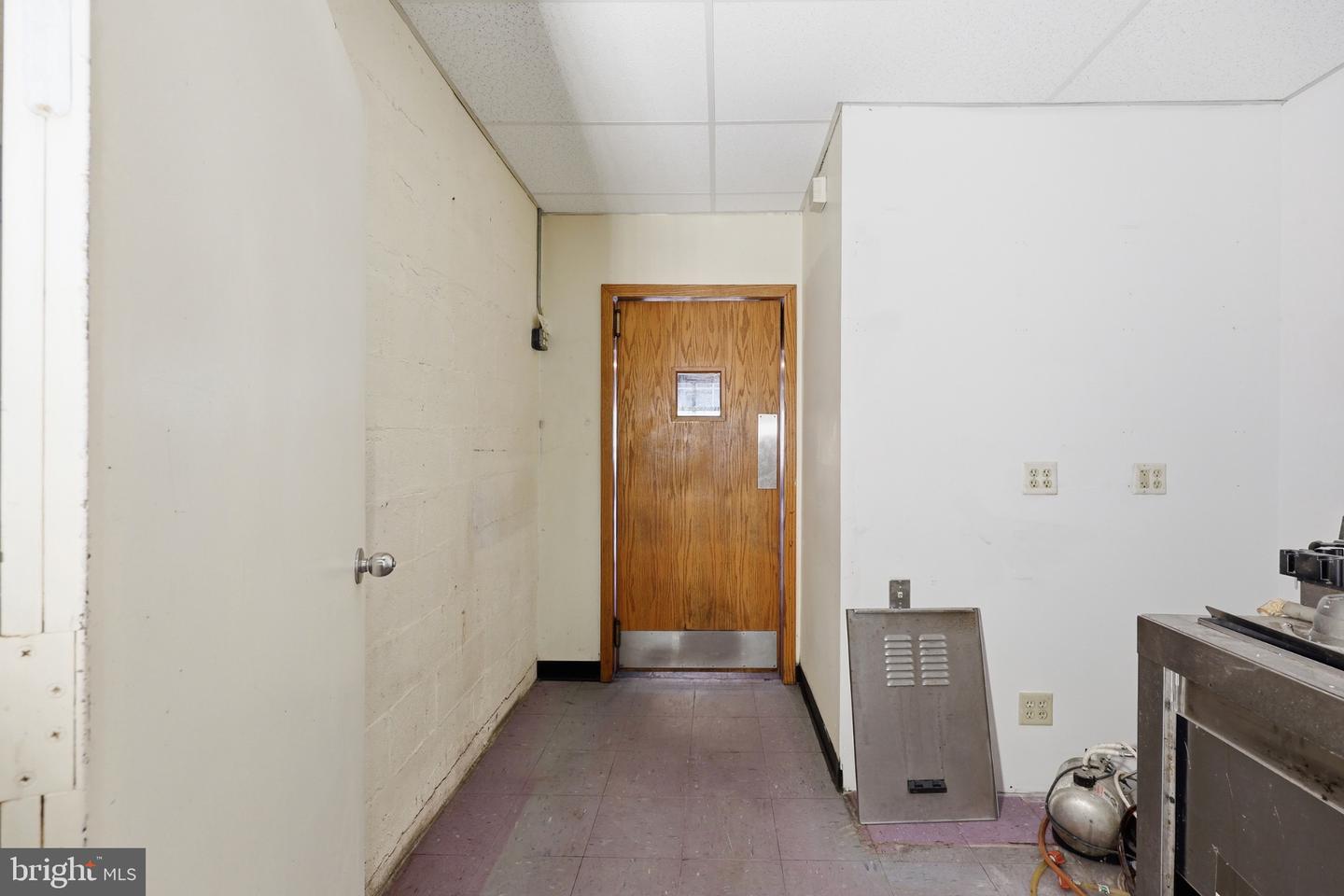 33 Washington St N Property Photo 25