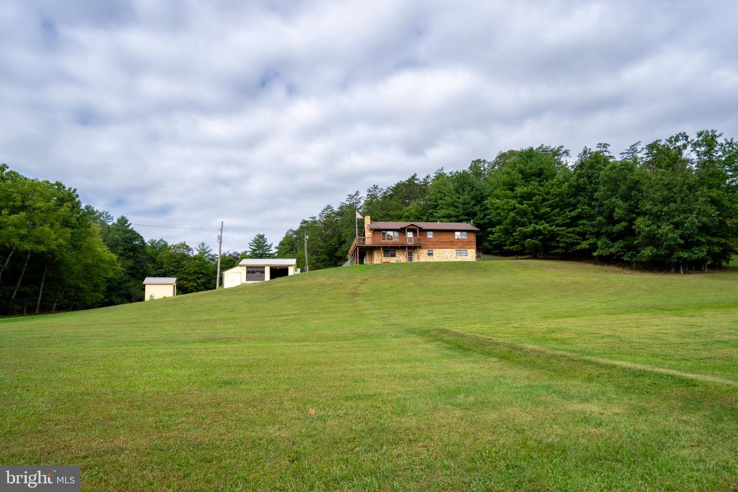 672 Creek Rd Property Photo 1
