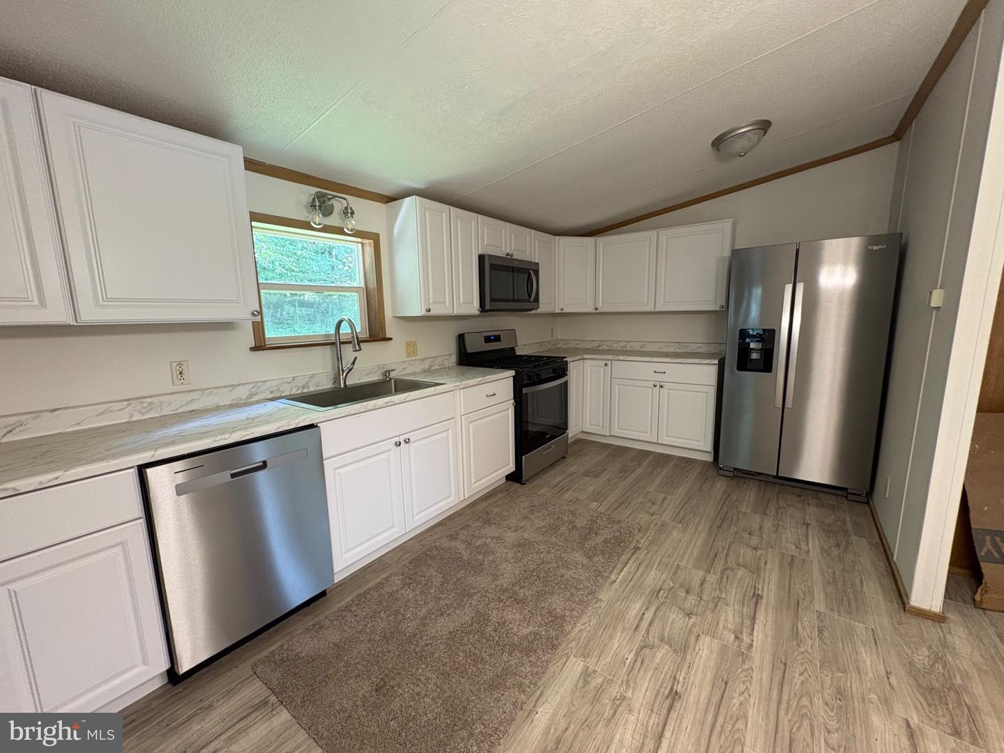 232 Seaford Ln Property Photo 8