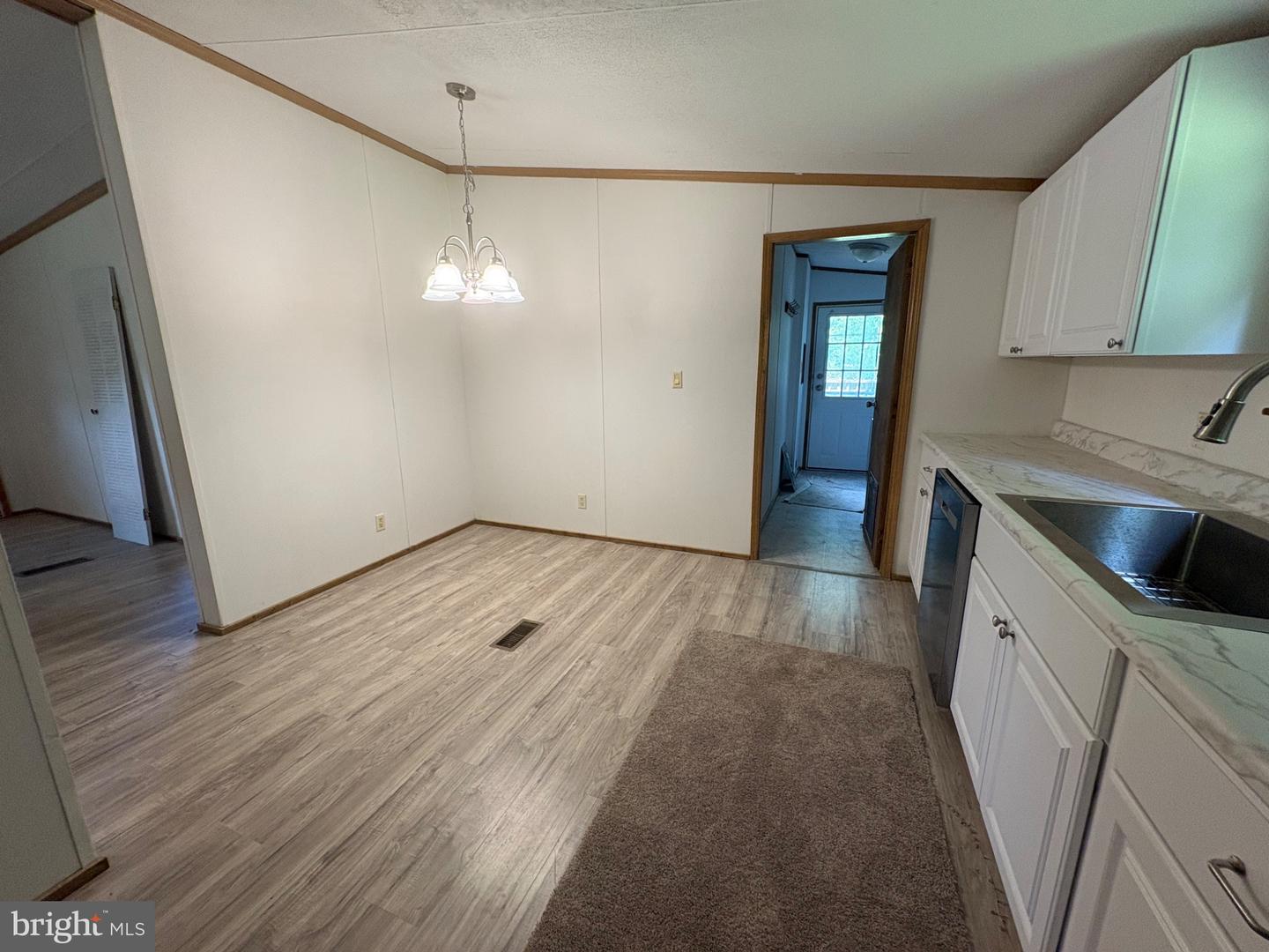 232 Seaford Ln Property Photo 9